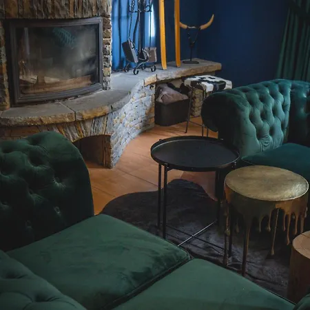 Aspen House & Guest house 3*