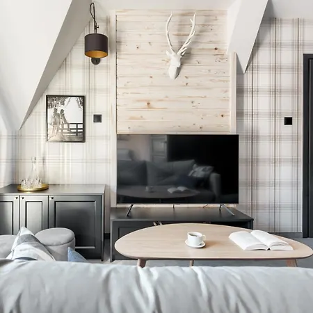 Aspen House & Guest house 3*