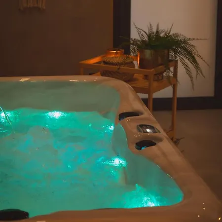 Aspen House & Pensión 3*