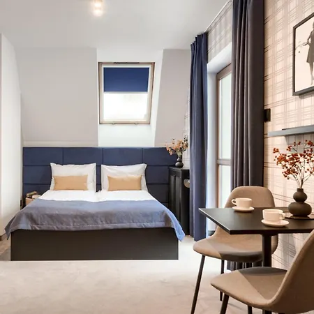 Aspen House & 3*