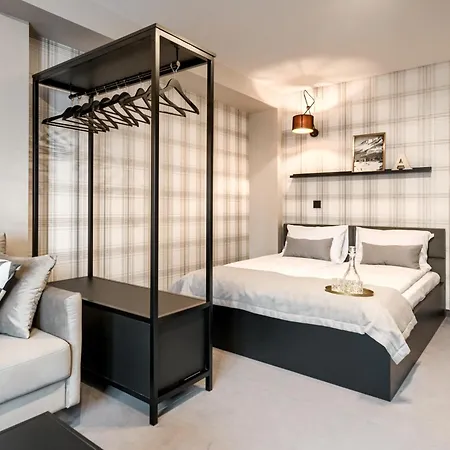 招待所 Aspen House & 3*