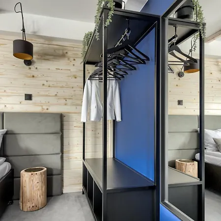 Aspen House & 3*