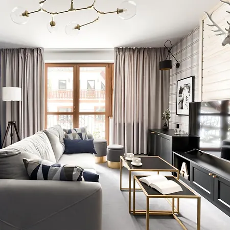 Aspen House & 3*